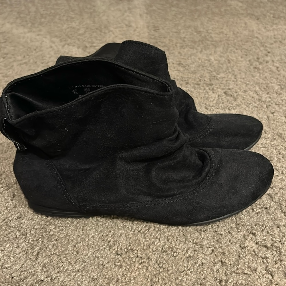 Trend Report Black Booties, size 7